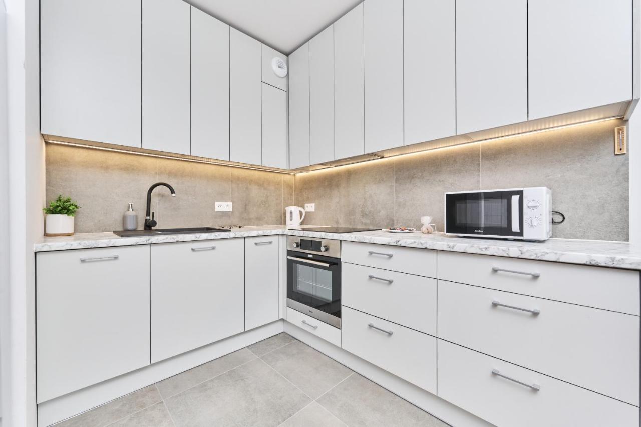 Apartment Wichrowa With Free Garage Wroclaw By Noclegi Renters Breslávia Exterior foto