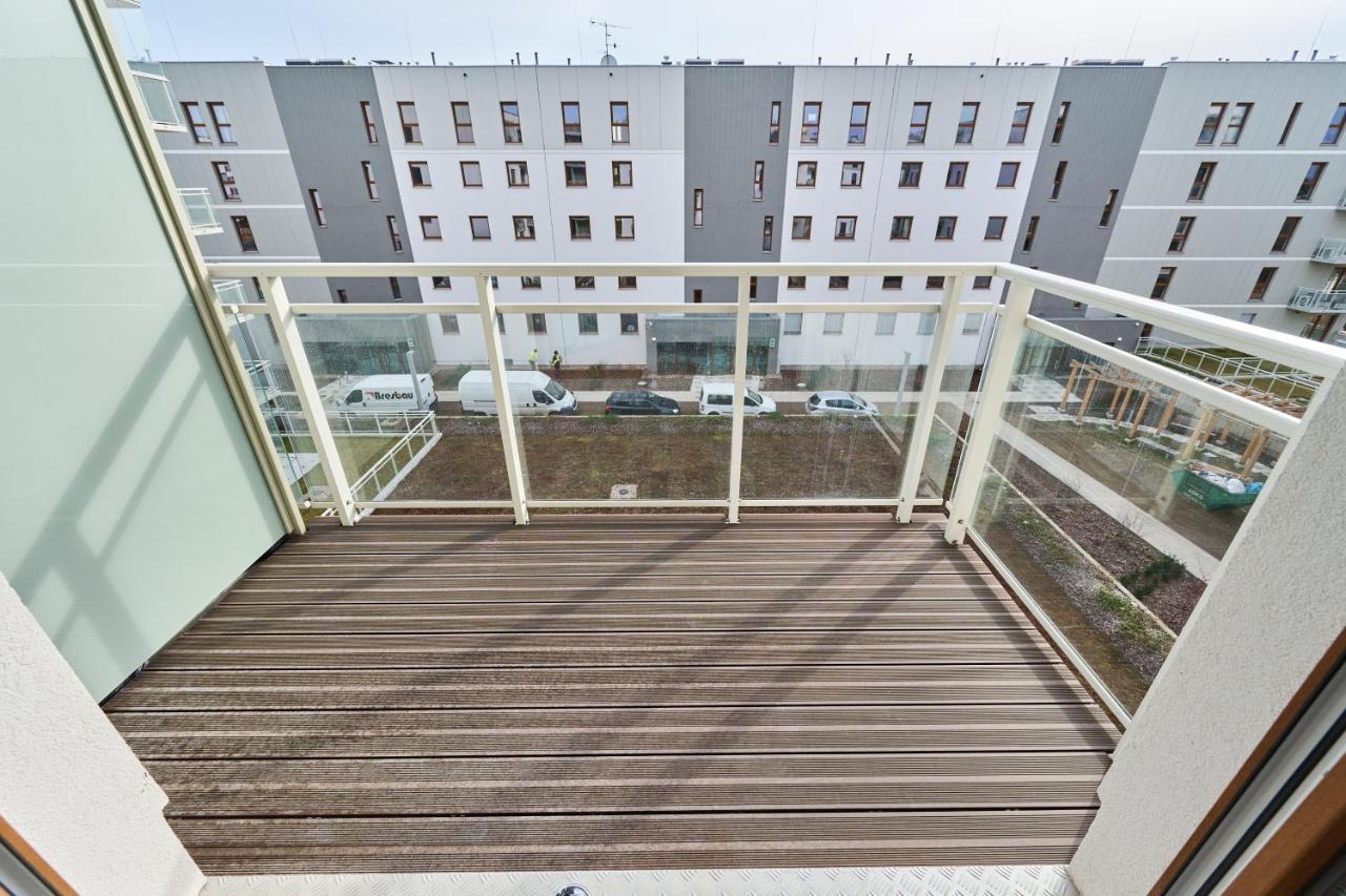 Apartment Wichrowa With Free Garage Wroclaw By Noclegi Renters Breslávia Exterior foto